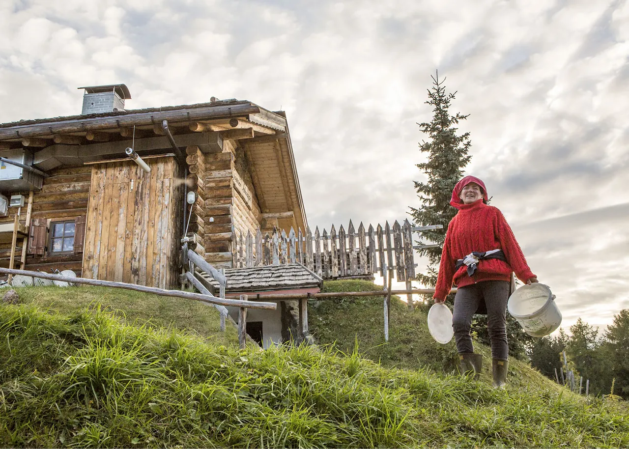Vor der Almhütte